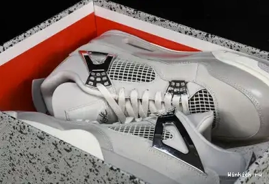 WMNS Air Jordan “Frozen Moments” 4 0522